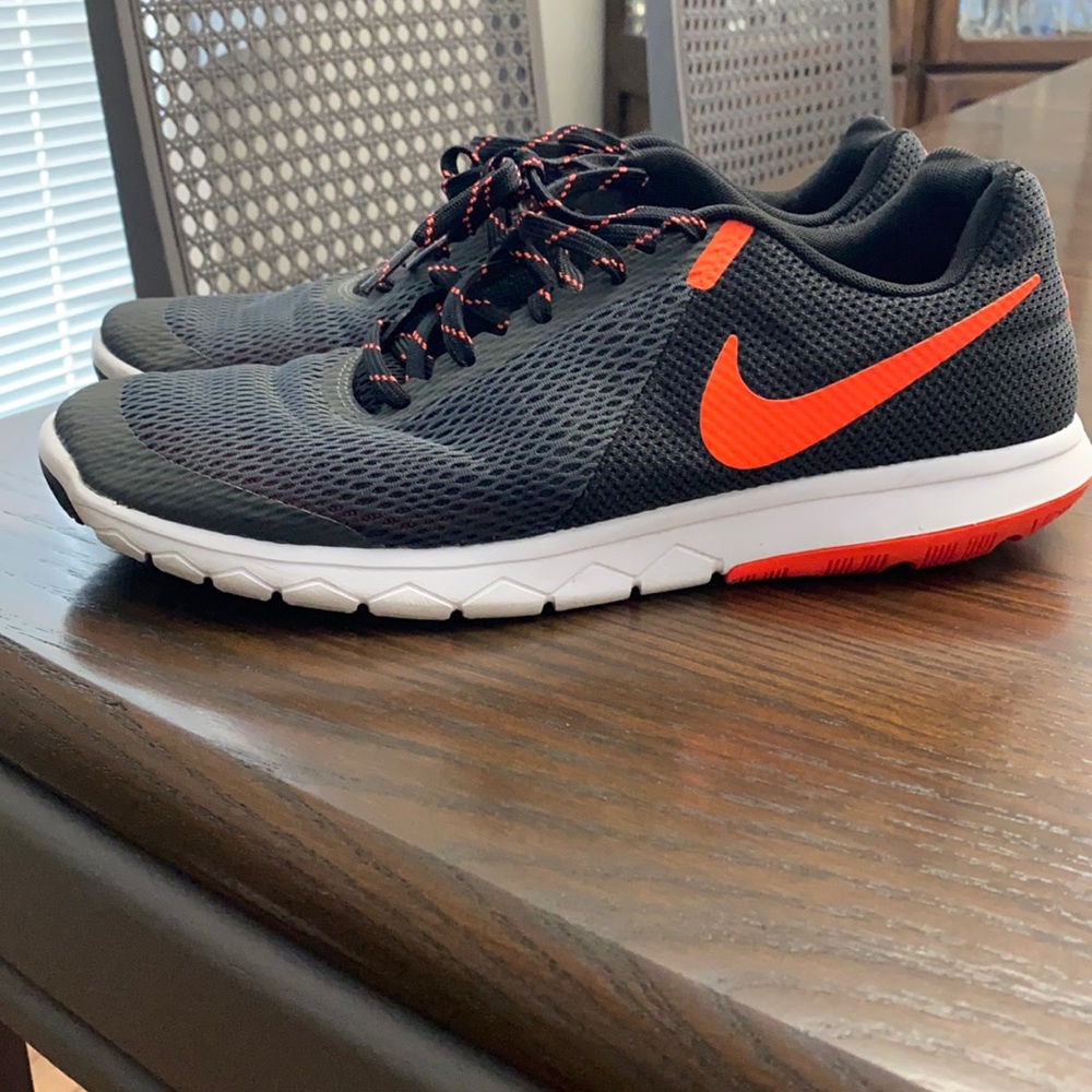 Nike running shoes sz 11.5